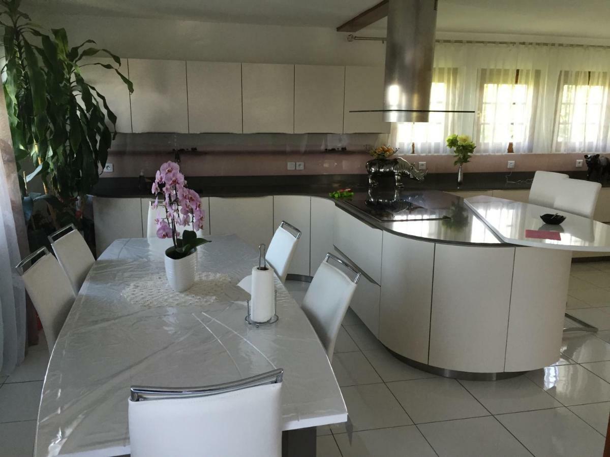 Villa Maxilly Bagian luar foto